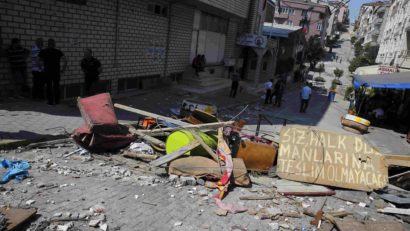 12 polițiști turci uciși, marți, într-un atac cu bombă