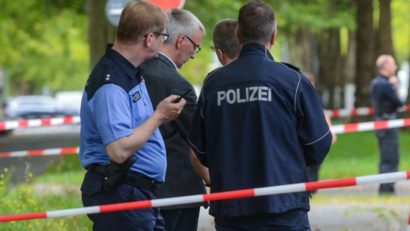 Islamist împuşcat mortal după ce a înjunghiat o poliţistă