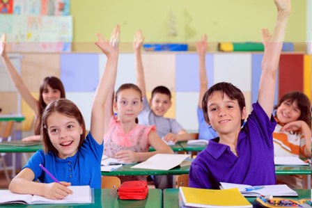 Burse speciale de merit pentru 15 elevi din judeţul Tulcea