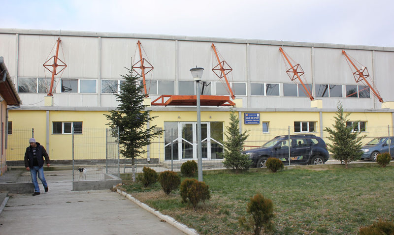 (AUDIO) Primăria Crucea a pus lacăt pe sala de sport