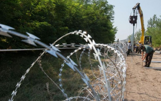 Ungaria, criticată dur pentru măsurile luate în criza refugiaţilor