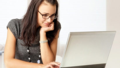 77% dintre români folosesc internetul fix de acasă pentru mesaje instant și rețele de socializare