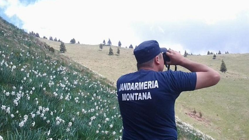 Turista care a căzut 40 de metri în gol a fost recuperată de salvamontişti