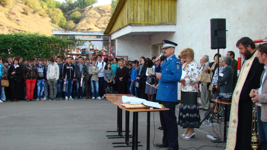 Peste 400 de poliţişti şi jandarmi constănţeni vor supraveghea deschiderea noului an şcolar