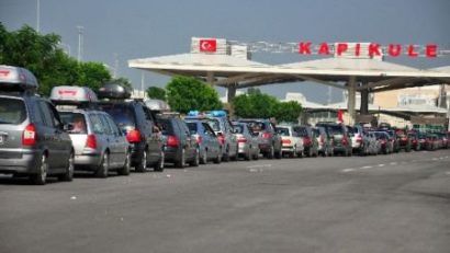 Refugiaţii sirieni blocaţi în Turcia au pornit spre Bulgaria