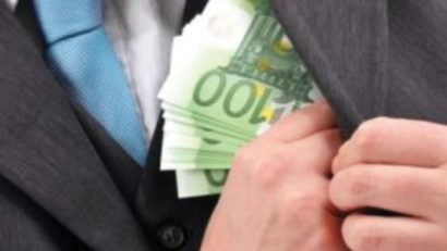 Un poliţist a refuzat o mită de 1000 de euro