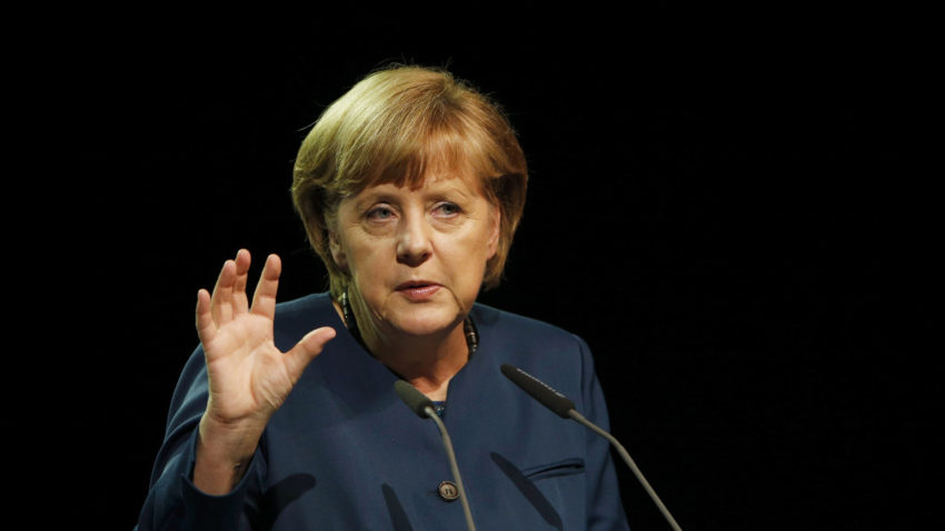Angela Merkel şi Lionel Messi susţin imigranţii