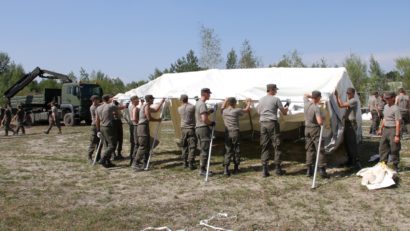 Corturi pentru refugiaţi în judeţul Timiş