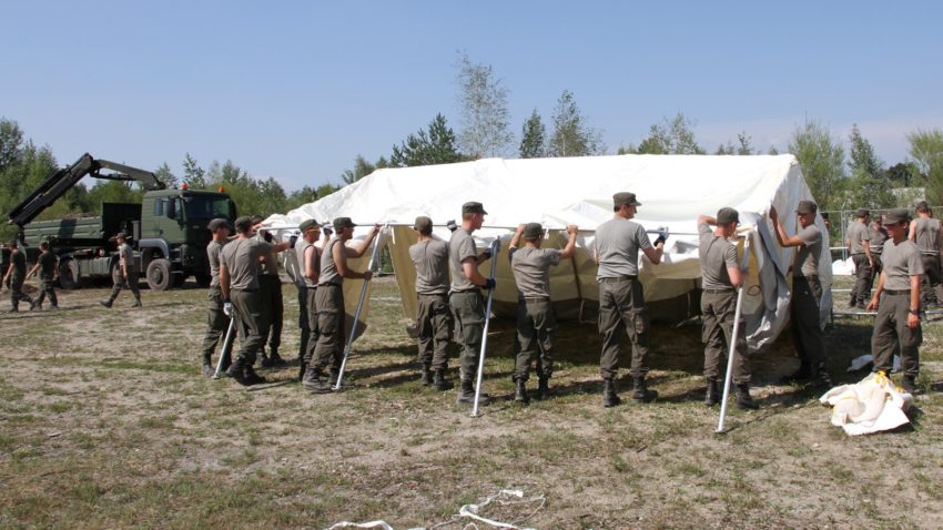 Corturi pentru refugiaţi în judeţul Timiş