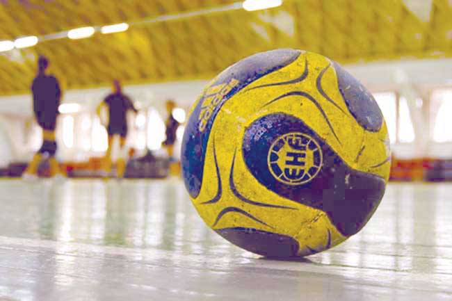 Handbal la foc continuu în Sala Sporturilor