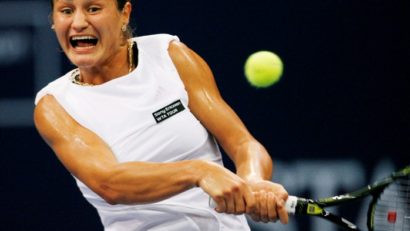 Monica Niculescu a fost eliminată de Radwanska.Înfrângere la dublu şi pentru perechea Tecău-Rojer