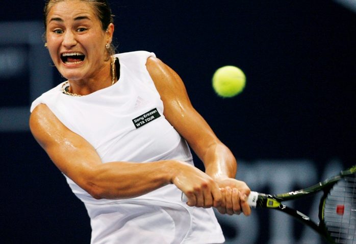 Monica Niculescu a fost eliminată de Radwanska.Înfrângere la dublu şi pentru perechea Tecău-Rojer