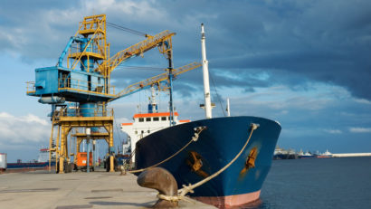 Începe repatrierea marinarilor români de pe nava arestată în Tunisia