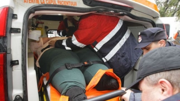 Constanța: Medicii și pompierii au transportat o femeie de 270 de kilograme la spital