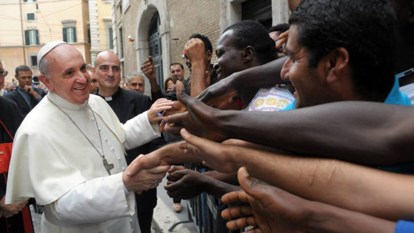 Papa Francisc crede că printre refugiaţi s-ar putea ascunde şi terorişti