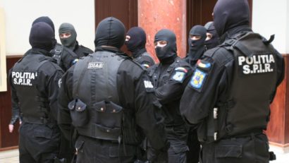 15 percheziţii în Constanţa și Dâmboviţa la traficanţi de droguri