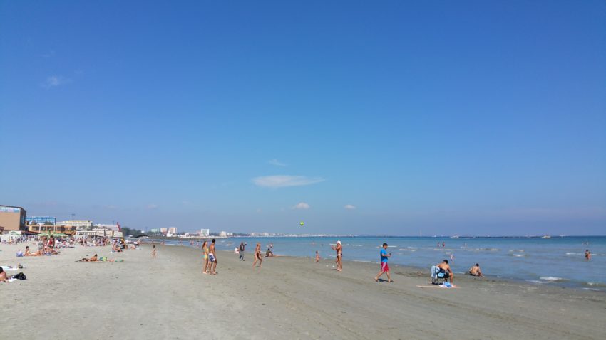 Hotelierii încearcă să-i atragă pe turiștii străini cu noile plaje extinse
