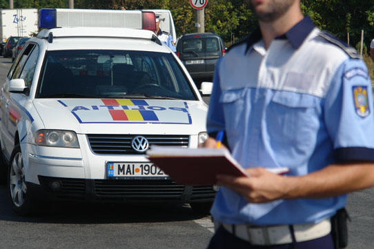Maşină cu numere de înmatriculare false, depistată în Mamaia Nord