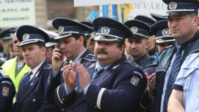 Linie telefonică, pentru beneficiarii de pensii militare de stat