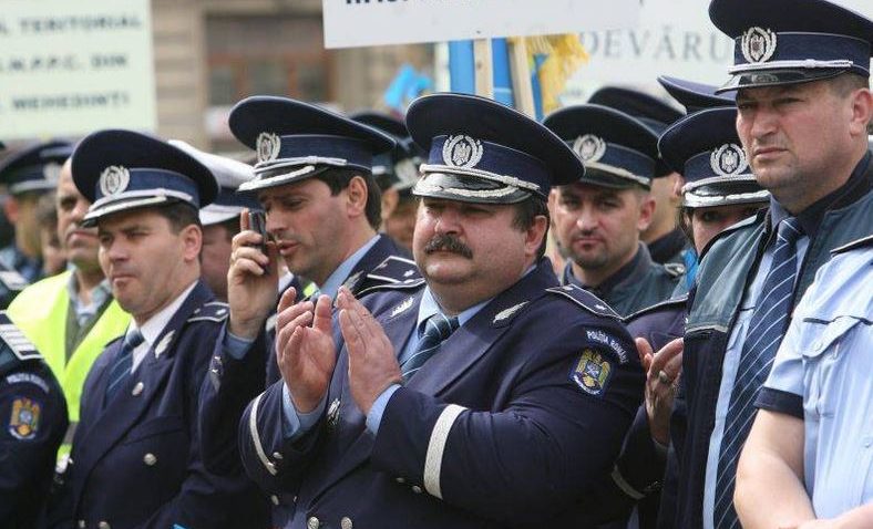 Linie telefonică, pentru beneficiarii de pensii militare de stat