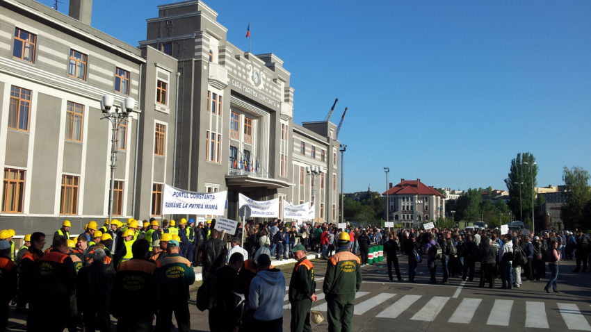 (AUDIO) Operatorii portuari aşteaptă măsuri împotriva Administraţiei Porturilor Maritime Constanţa