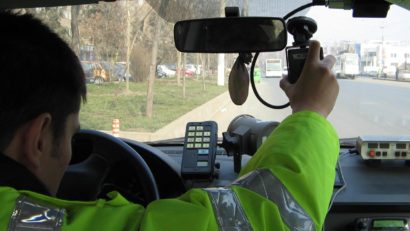 Trei bărbați au fost depistați conducând cu peste 200 de km/h