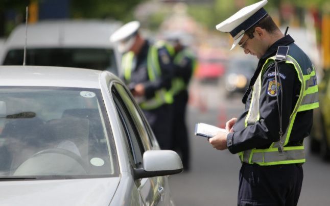 Mii de amenzi şi sute de permise de conducere suspendate