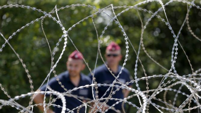 Criza imigranţilor – Mesajul lui K. Iohannis, după ce Austria a trimis armata la graniţe