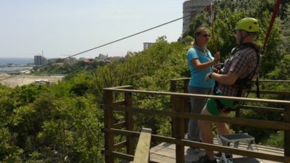 Tiroliana de pe plaja Modern, distrusă de un muncitor neatent