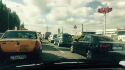 Circulaţie infernală pe bulevardul Aurel Vlaicu