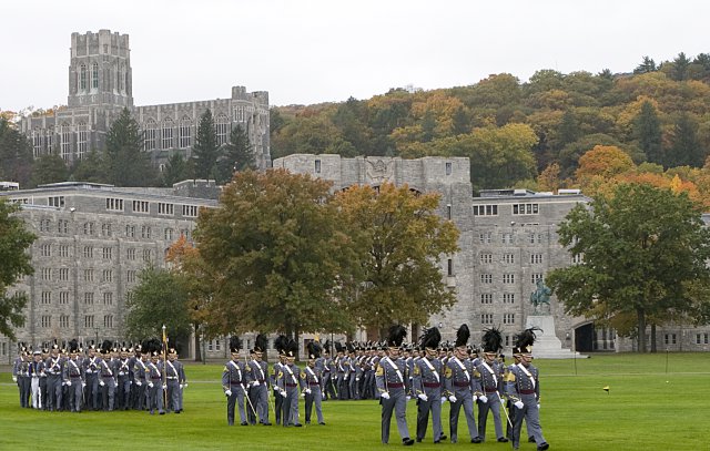 30 de răniţi după bătaia cu perne de la Academia West Point