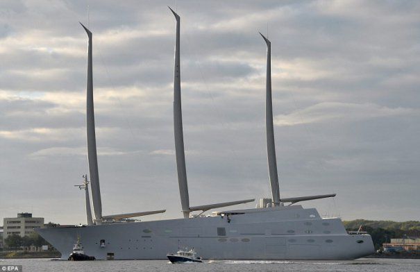Cel mai mare yacht din lume a fost lansat la apă