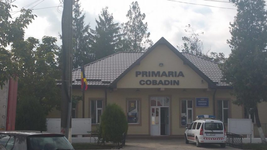 (AUDIO) De ce este dărâmată școala din Viișoara