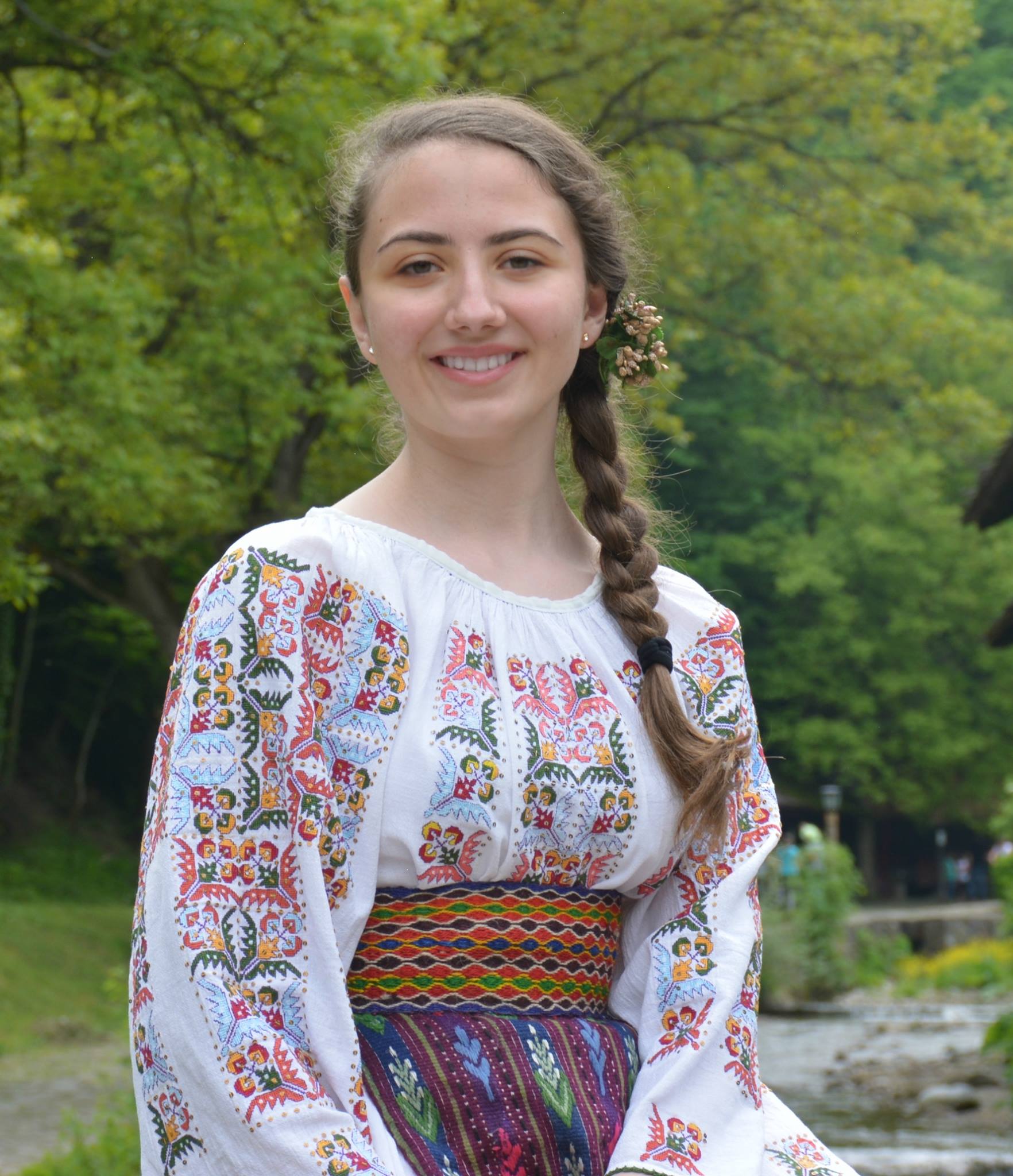 (Audio+Foto) Anca Mihalcea – Ai mei bunici sunt olteni