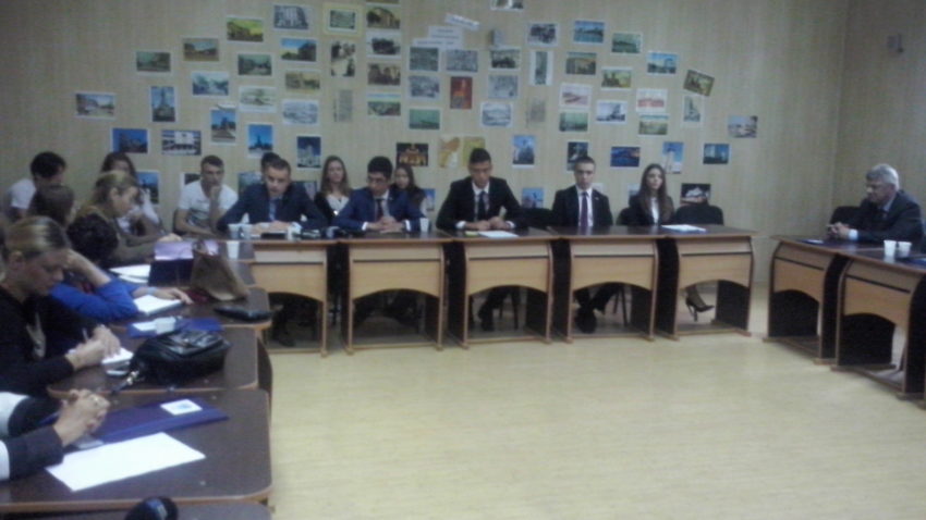 (AUDIO + FOTO): Elevii vor o reformă a educației aplicată pe nevoile societății