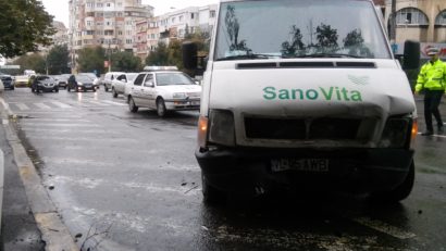 (FOTO) Accident rutier în zona Casa de Cultură