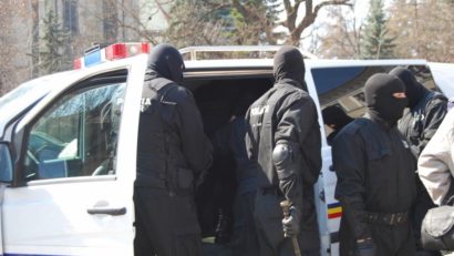 DESCINDERI. Arme letale, deţinute ilegal