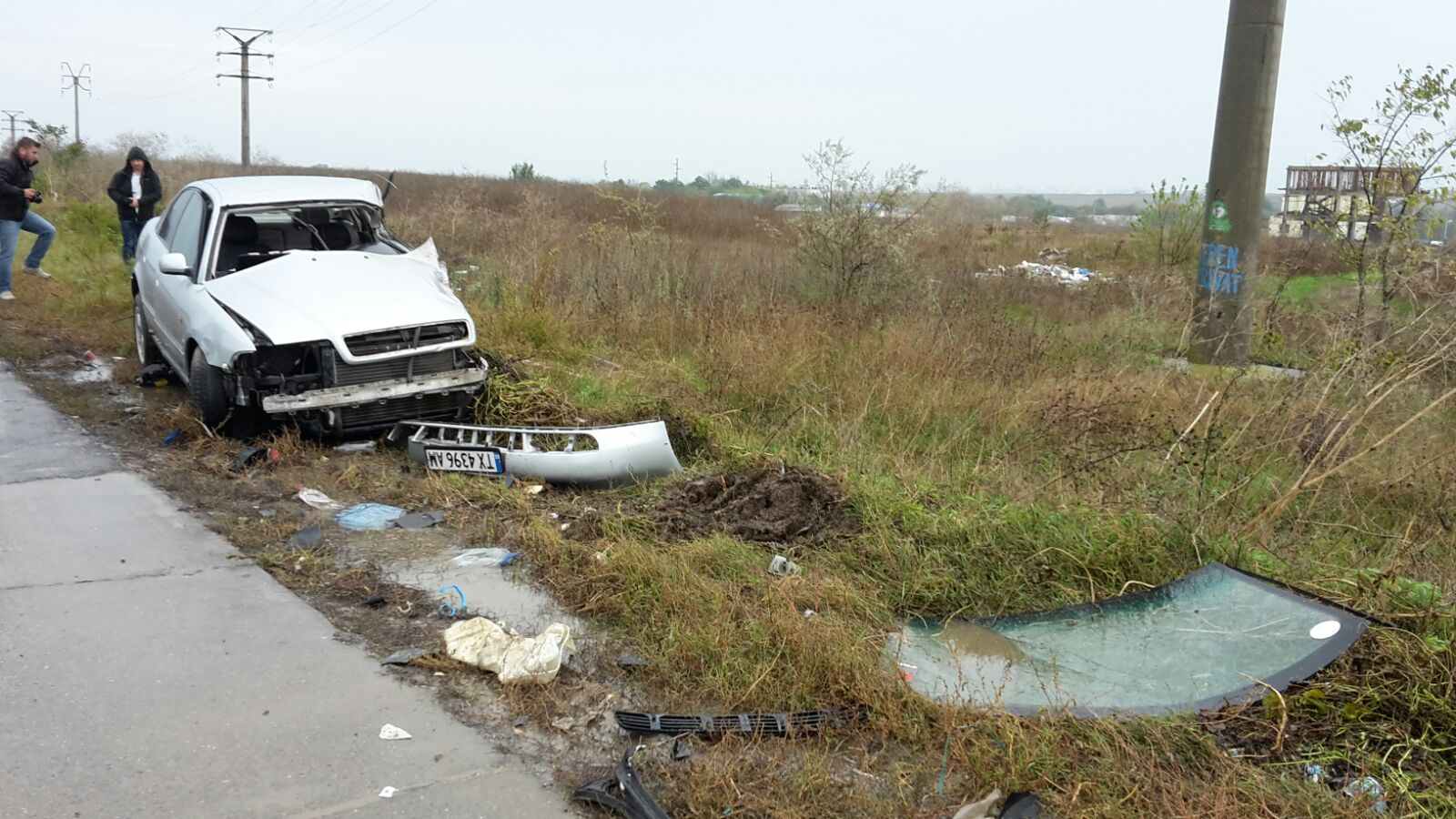 FOTO: ACCIDENT în Constanţa, pe varianta spre Ovidiu. Audi, înfipt într-un TIR