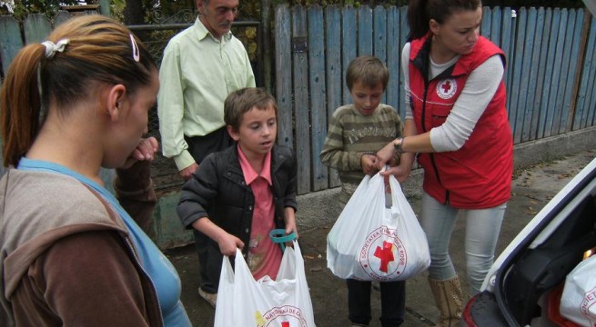 O picătură de apă în deşert. Ajutoare pentru nevoiaşi, de Ziua Internaţională de Eradicare a Sărăciei