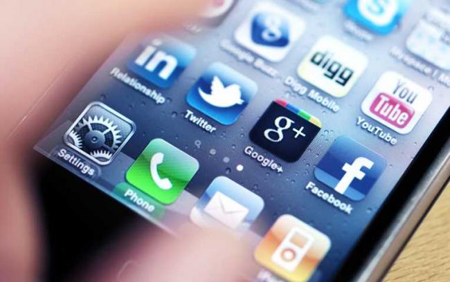 Atenţie la aplicaţiile pe care le descărcaţi pe smartphone!