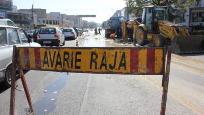 Avarie RAJA. Se circulă îngreunat pe strada Mircea cel Bătrân