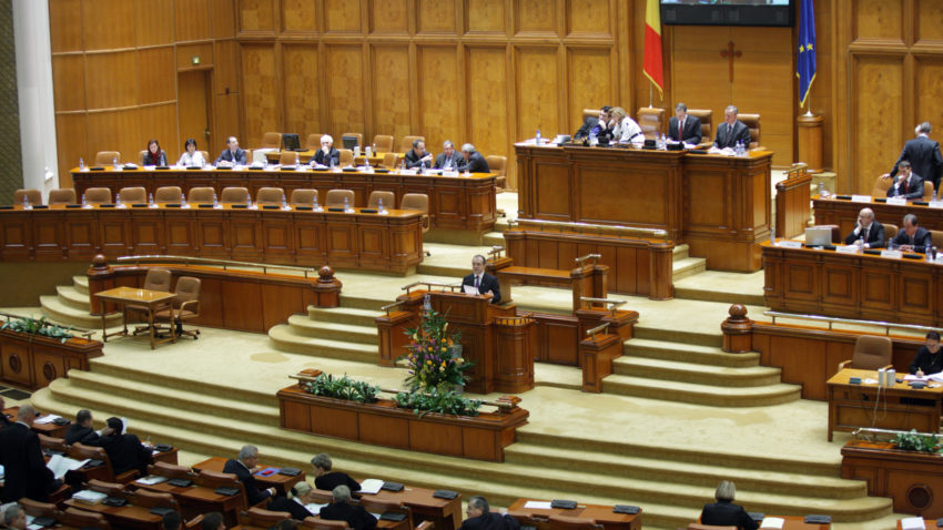 Deputaţii nu mai pot absenta … nemotivat !