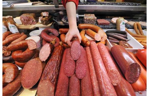 Procesatorii de carne reacţionează la raportul OMS
