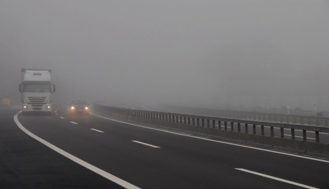 Ceaţă densă în Dobrogea, inclusiv pe Autostrada Soarelui