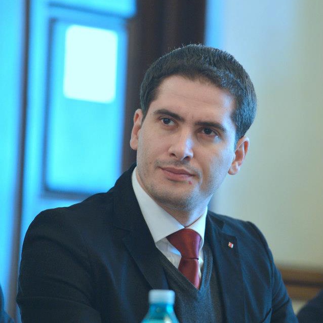 CONSTANŢA: Viceprimarul îşi alege viceprimar. Un tânăr intră în echipa de conducere a Primăriei