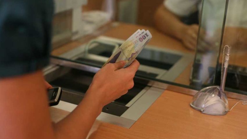 CONSTANŢA. Credite cu acte false