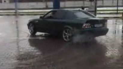 Un tânăr fără experienţă s-a răsturnat cu maşina în portul Tomis