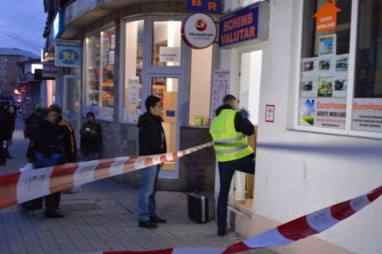 Individ cercetat sub control judiciar după ce a jefuit operatoarea unei case de schimb valutar