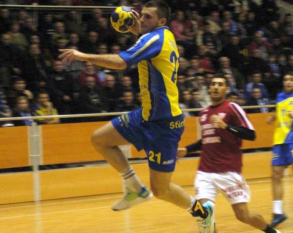 Victorii pentru Dinamo şi CSM Bucureşti în Cupa EHF