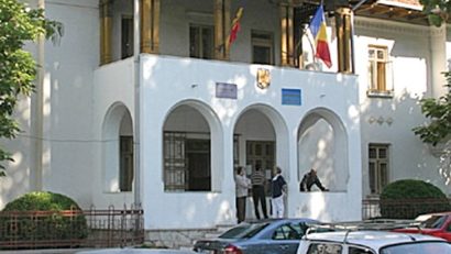 Tupeu de … borfaş! S-a pus pe furat cu proprietarul în casă